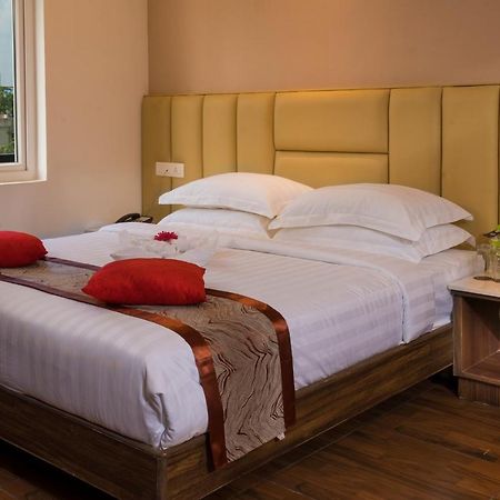 CR Grande Hotell Madurai Exteriör bild
