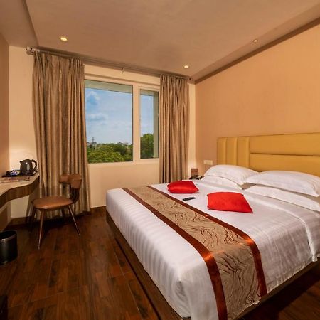 CR Grande Hotell Madurai Exteriör bild
