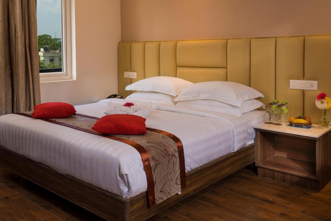 CR Grande Hotell Madurai Exteriör bild