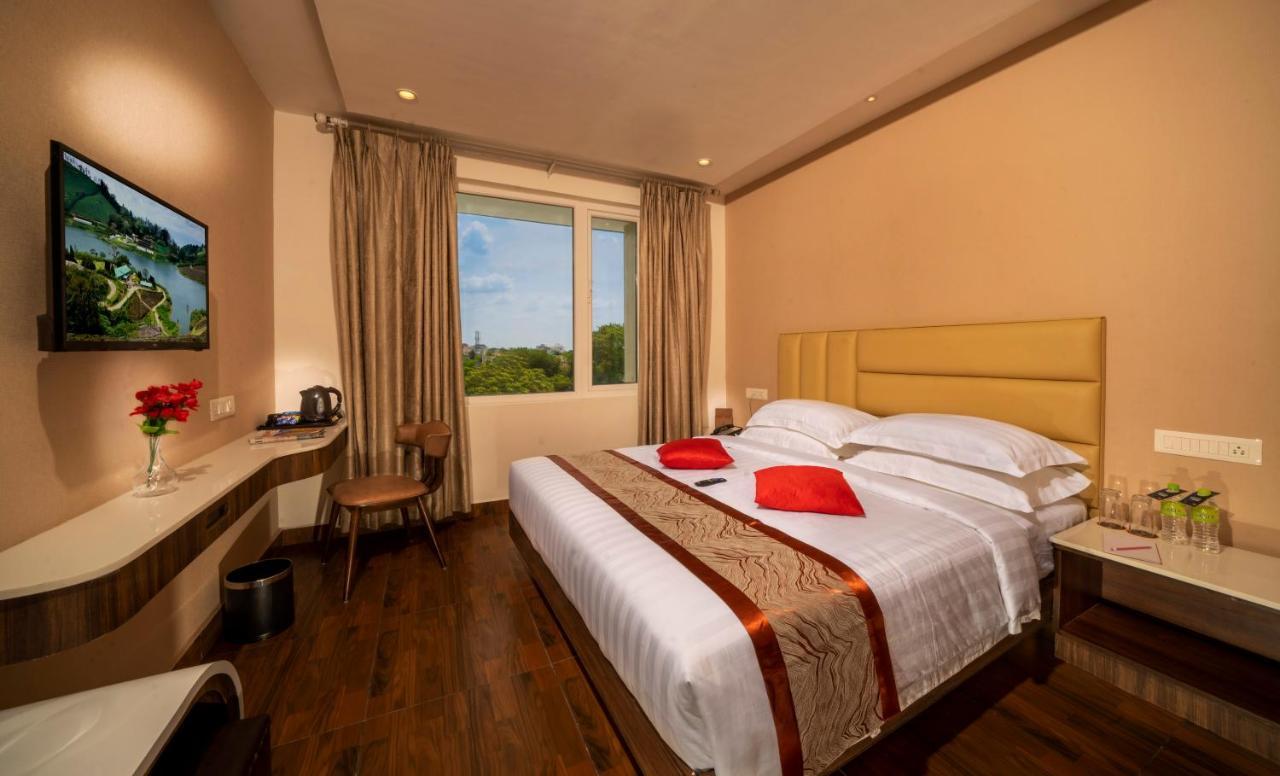 CR Grande Hotell Madurai Exteriör bild